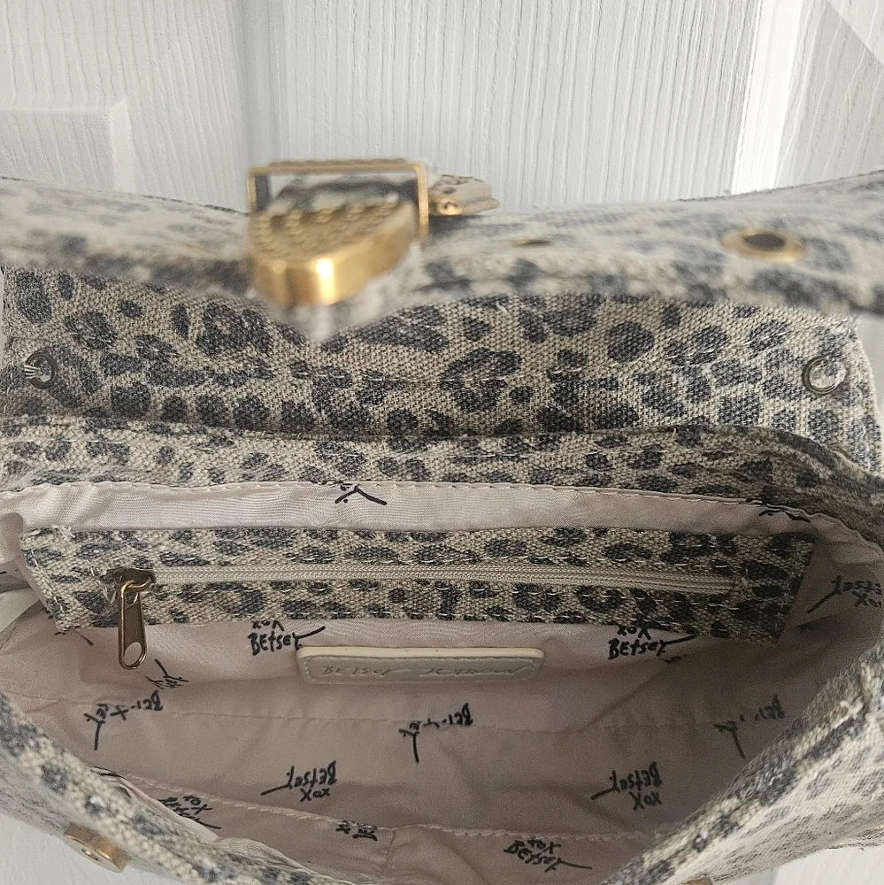 NWT Betsey Johnson XO- Isla Leopard Print Shoulder Bag - Picture 9 of 9